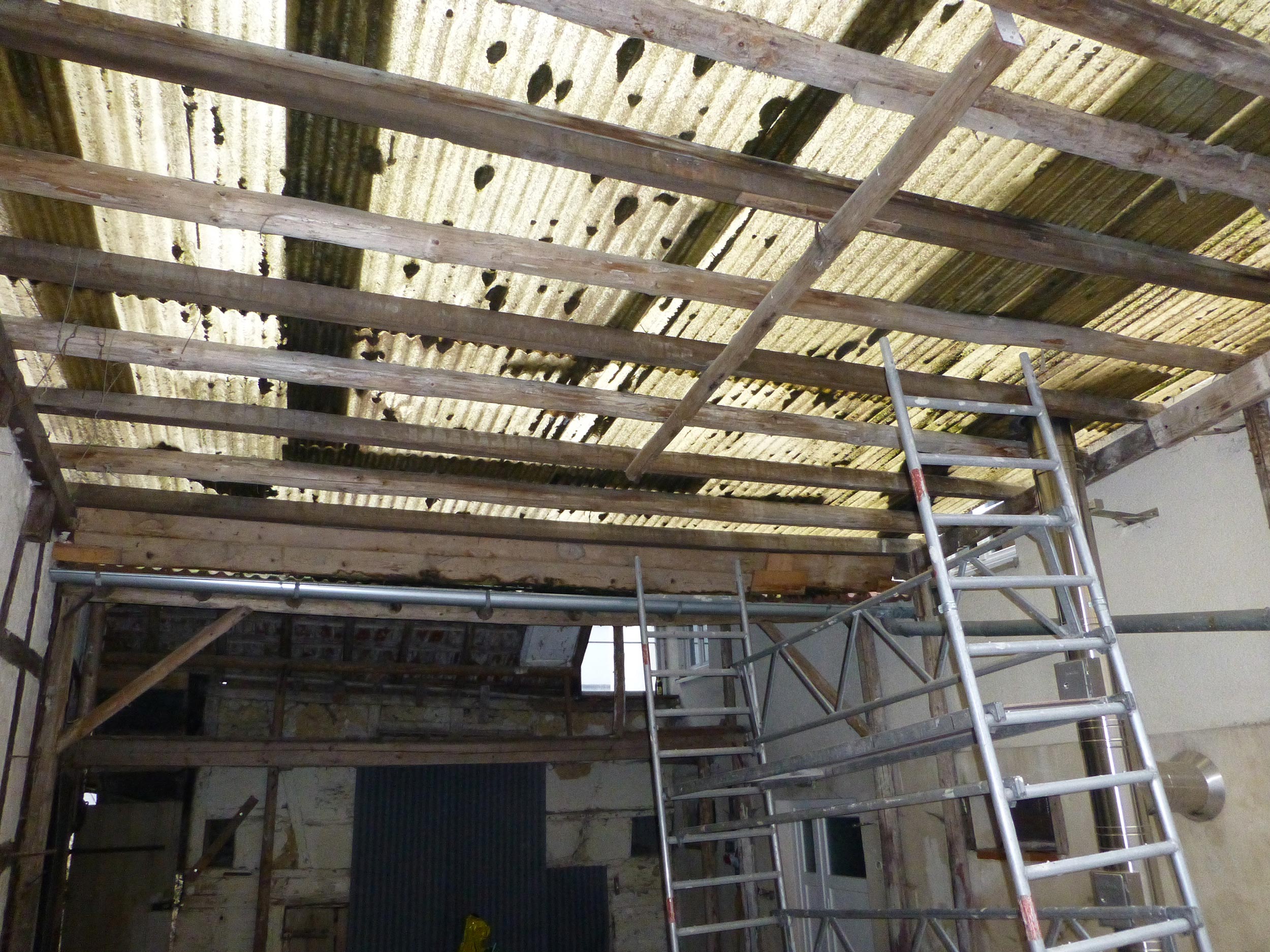 Dachdeckung und Dachreparaturen
